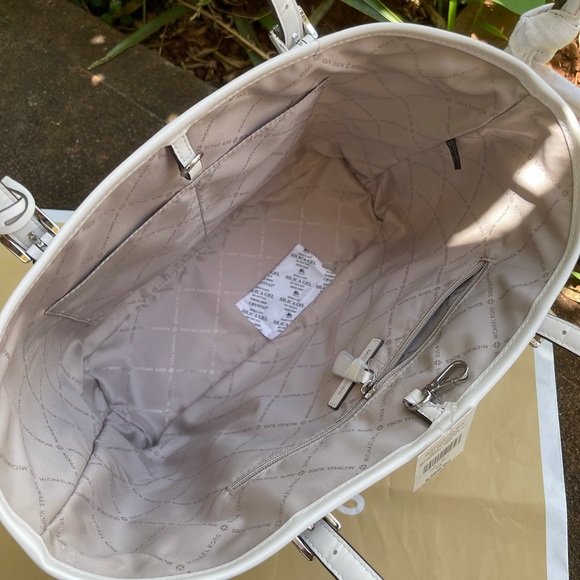 Michael Kors JST Medium Carryall Tote - Picture 6 of 6